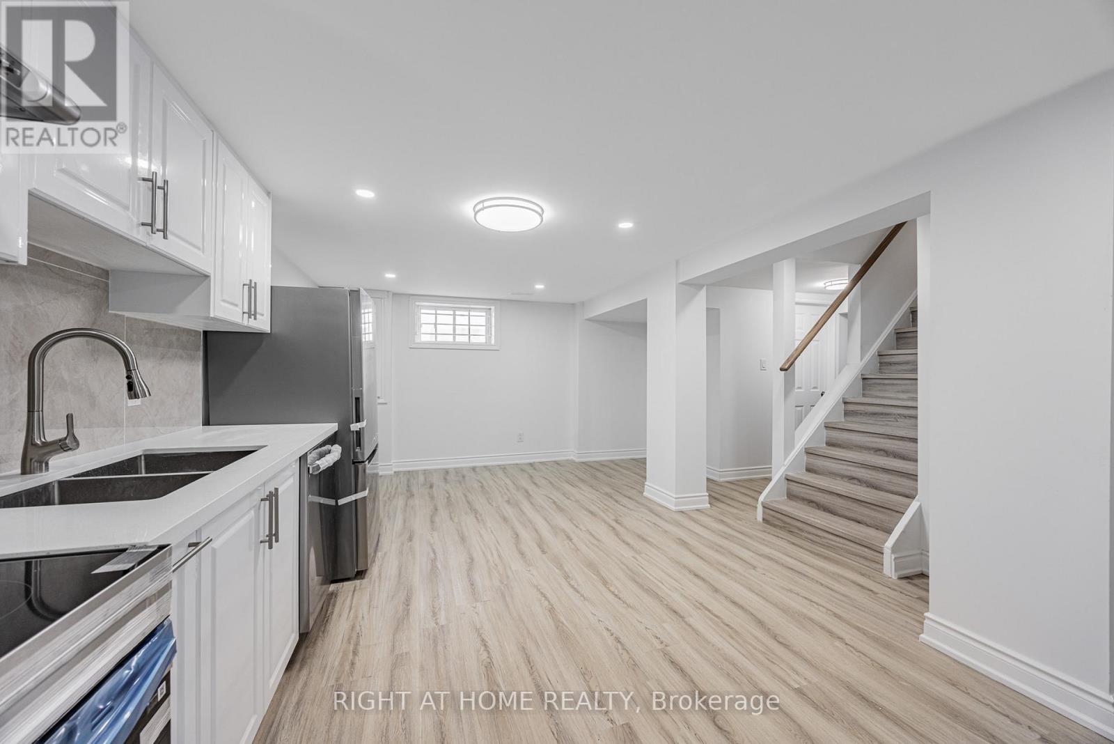 225 Essex- Basement Unit Avenue, Richmond Hill, Ontario  L4C 2C1 - Photo 12 - N12367761