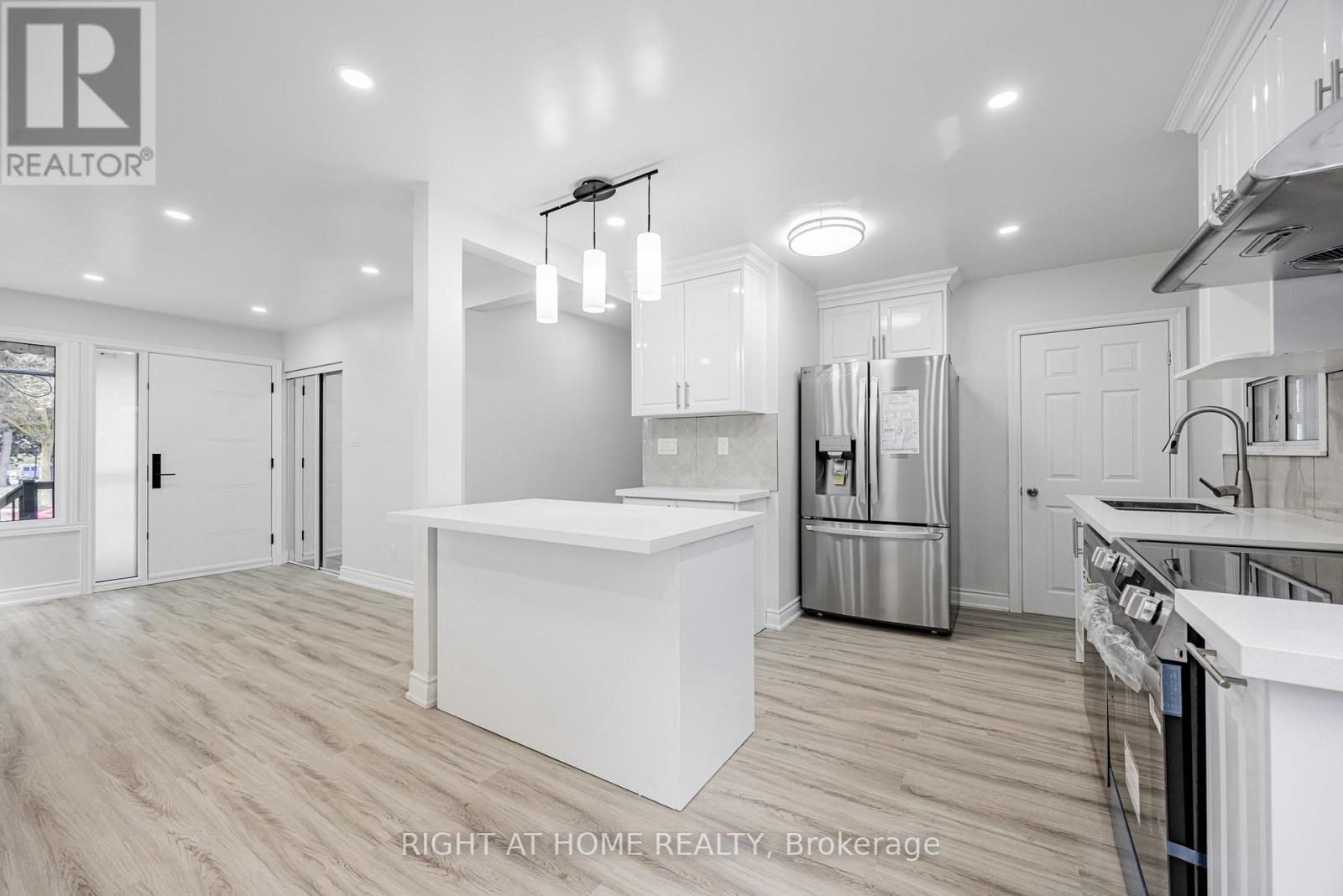 225 Essex Avenue, Richmond Hill, Ontario  L4C 2C1 - Photo 11 - N12367762