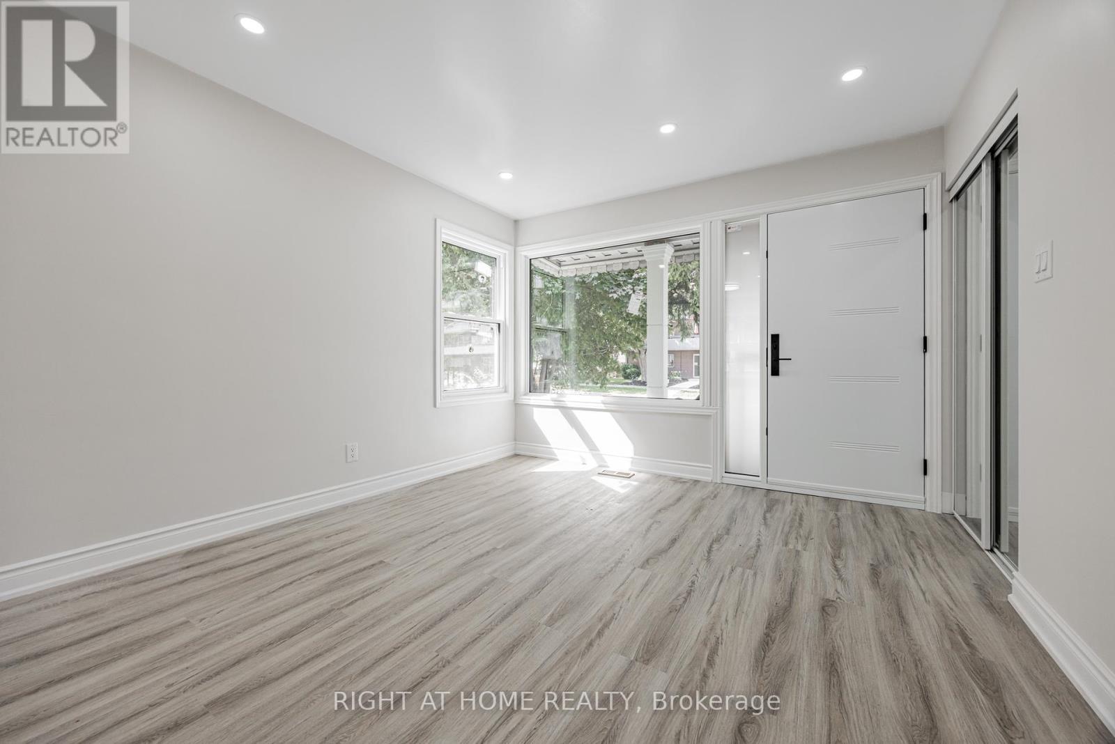 225 Essex- Entire House Avenue, Richmond Hill, Ontario  L4C 2C1 - Photo 5 - N12367759