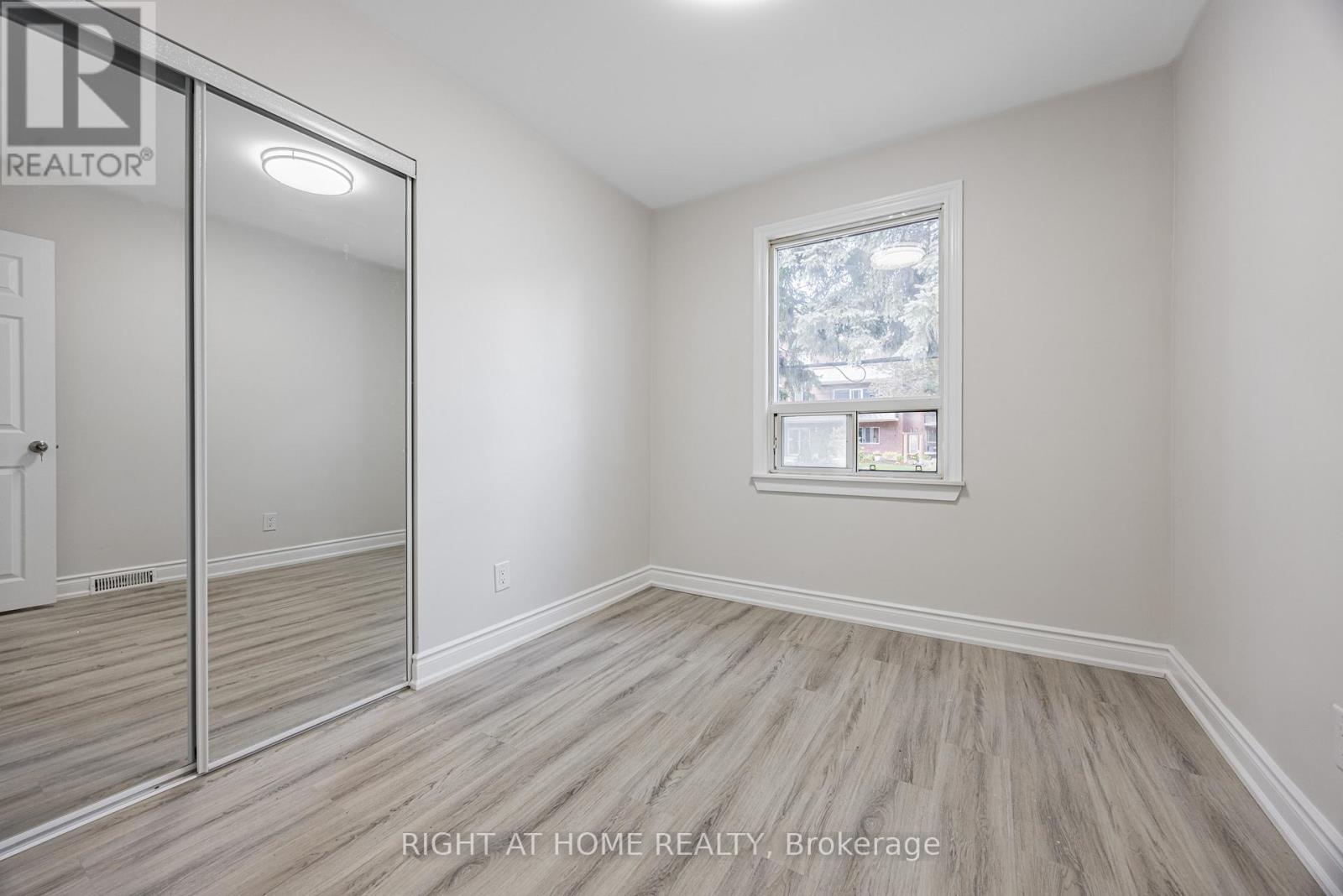 225 Essex- Entire House Avenue, Richmond Hill, Ontario  L4C 2C1 - Photo 17 - N12367759