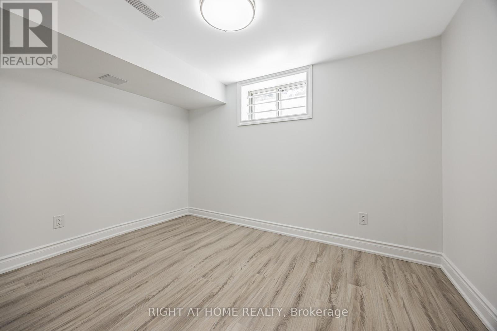 225 Essex- Basement Unit Avenue, Richmond Hill, Ontario  L4C 2C1 - Photo 4 - N12367761