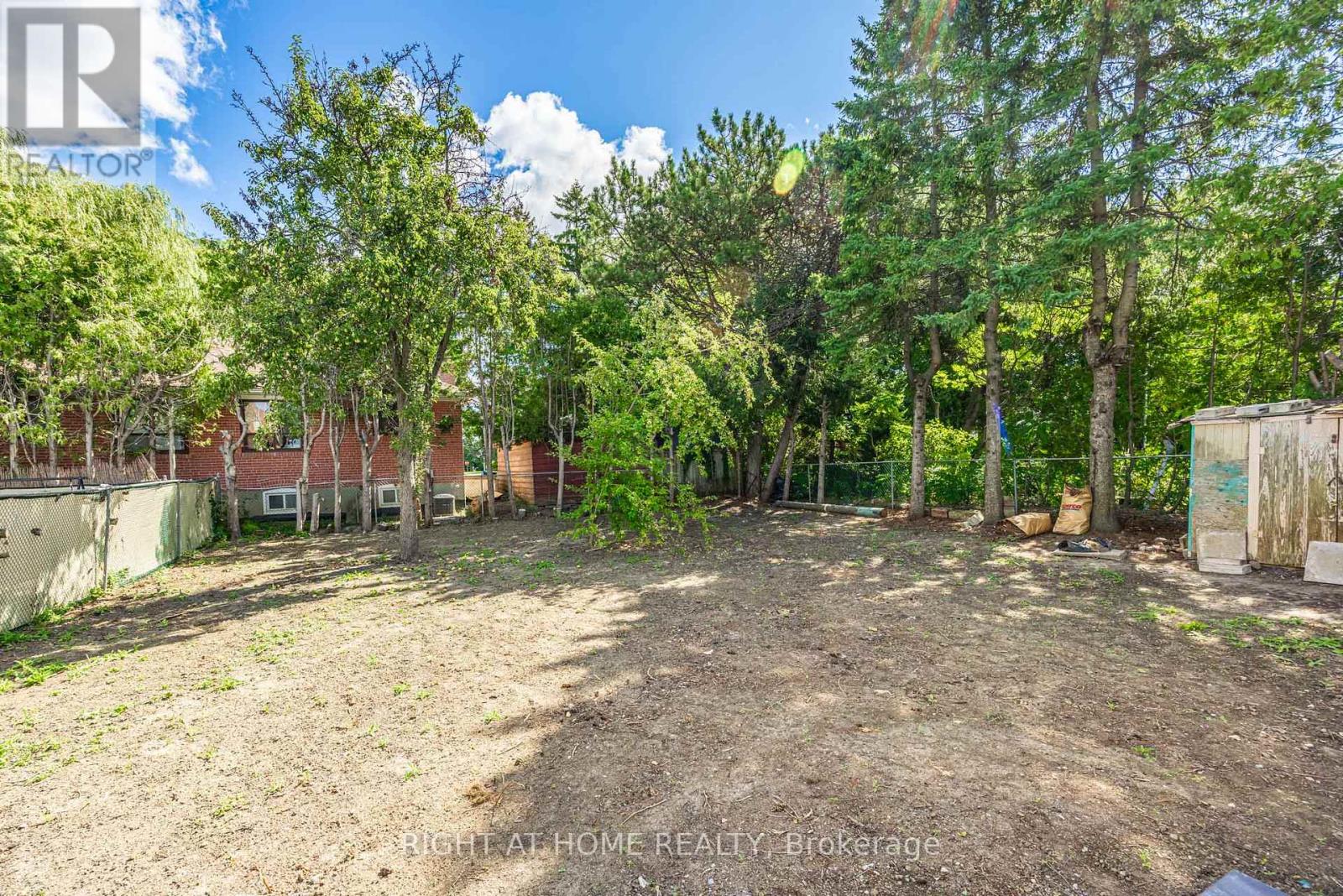 225 Essex- Entire House Avenue, Richmond Hill, Ontario  L4C 2C1 - Photo 34 - N12367759
