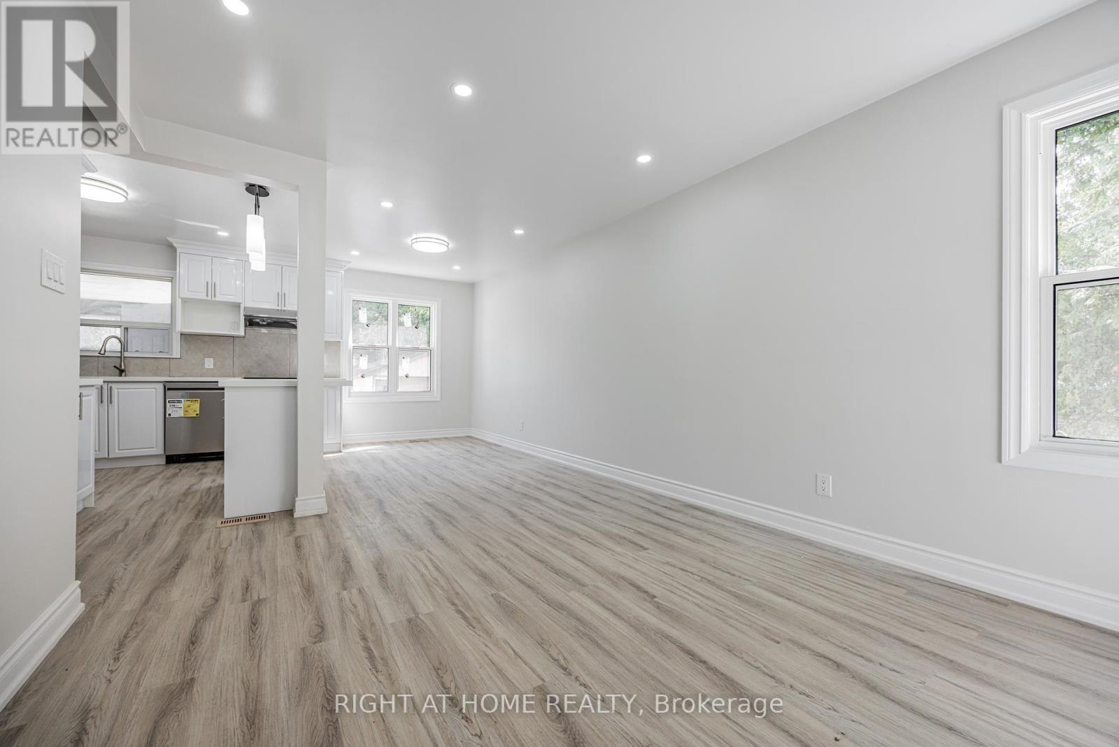 225 Essex- Entire House Avenue, Richmond Hill, Ontario  L4C 2C1 - Photo 3 - N12367759