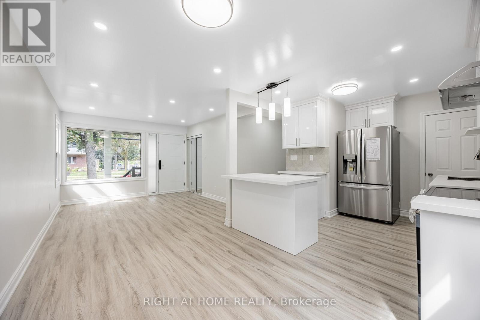 225 Essex Avenue, Richmond Hill, Ontario  L4C 2C1 - Photo 12 - N12367762