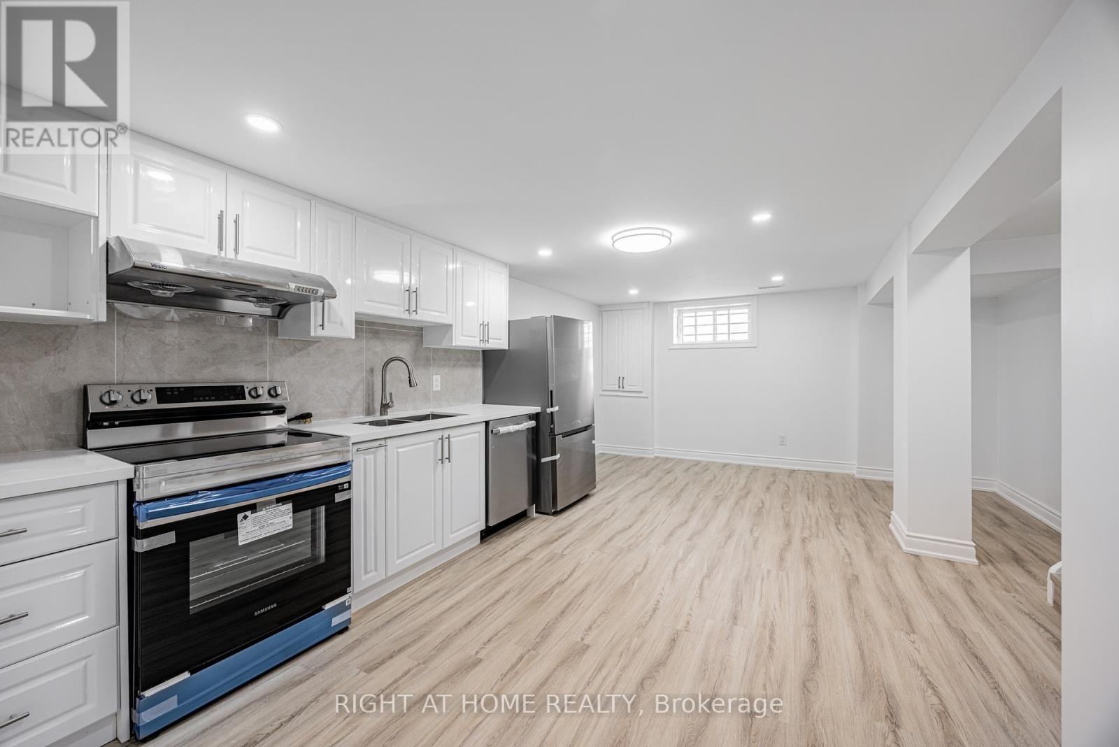 225 Essex- Basement Unit Avenue, Richmond Hill, Ontario  L4C 2C1 - Photo 13 - N12367761