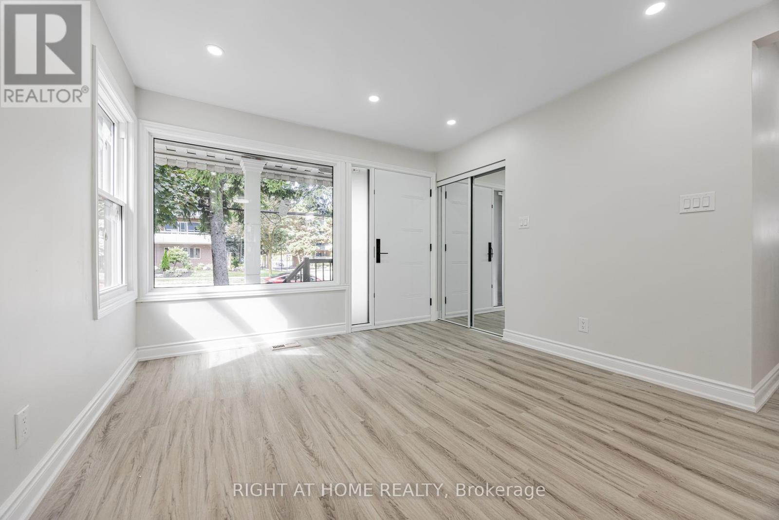 225 Essex- Entire House Avenue, Richmond Hill, Ontario  L4C 2C1 - Photo 4 - N12367759