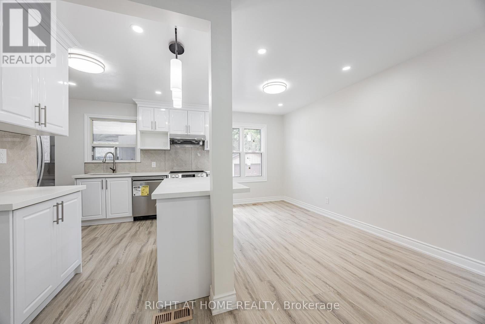 225 Essex- Entire House Avenue, Richmond Hill, Ontario  L4C 2C1 - Photo 6 - N12367759