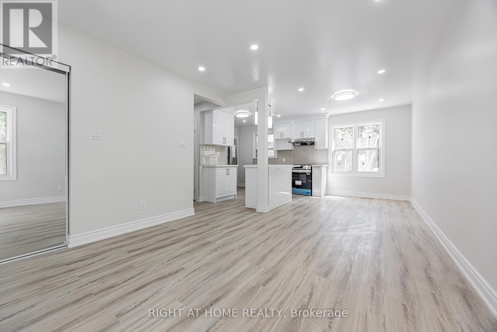 225 Essex- Entire House Avenue, Richmond Hill, Ontario  L4C 2C1 - Photo 2 - N12367759