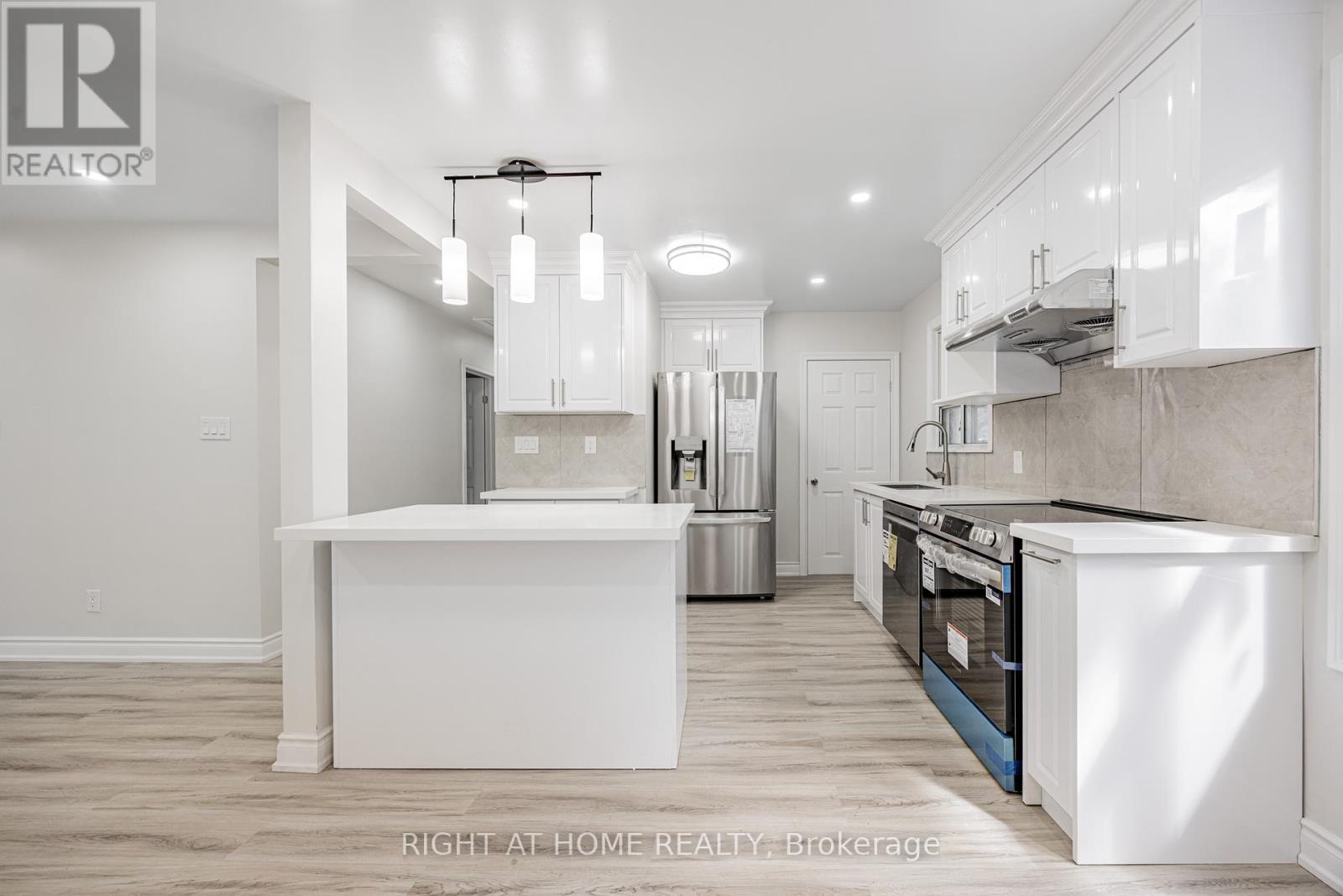 225 Essex Avenue, Richmond Hill, Ontario  L4C 2C1 - Photo 13 - N12367762