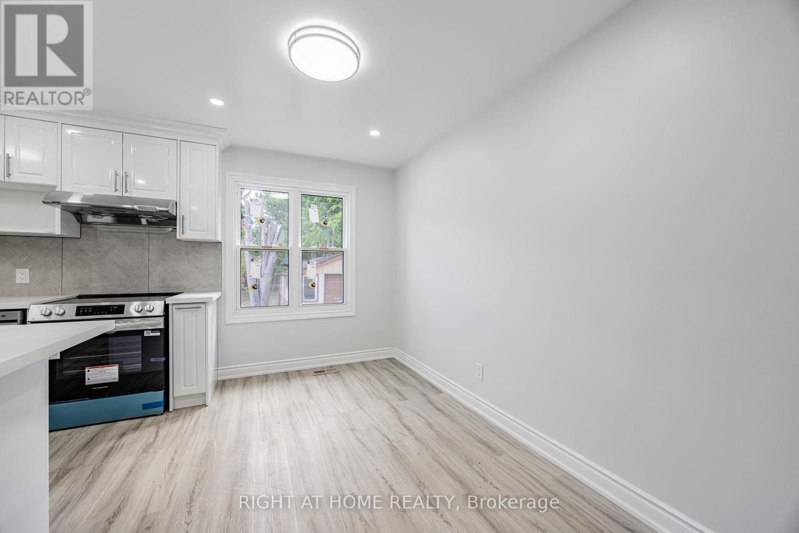 225 Essex Avenue, Richmond Hill, Ontario  L4C 2C1 - Photo 16 - N12367762