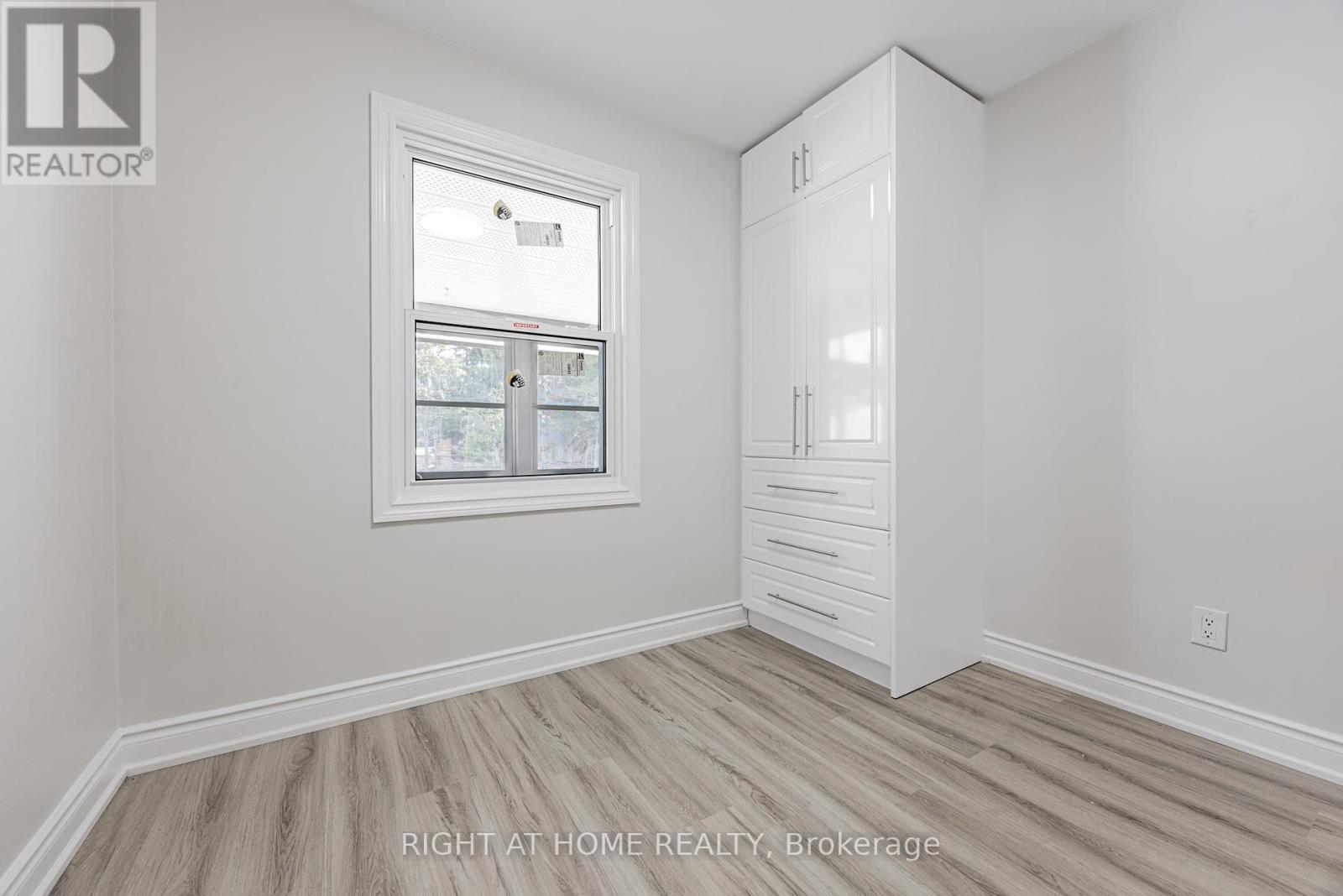 225 Essex- Entire House Avenue, Richmond Hill, Ontario  L4C 2C1 - Photo 20 - N12367759