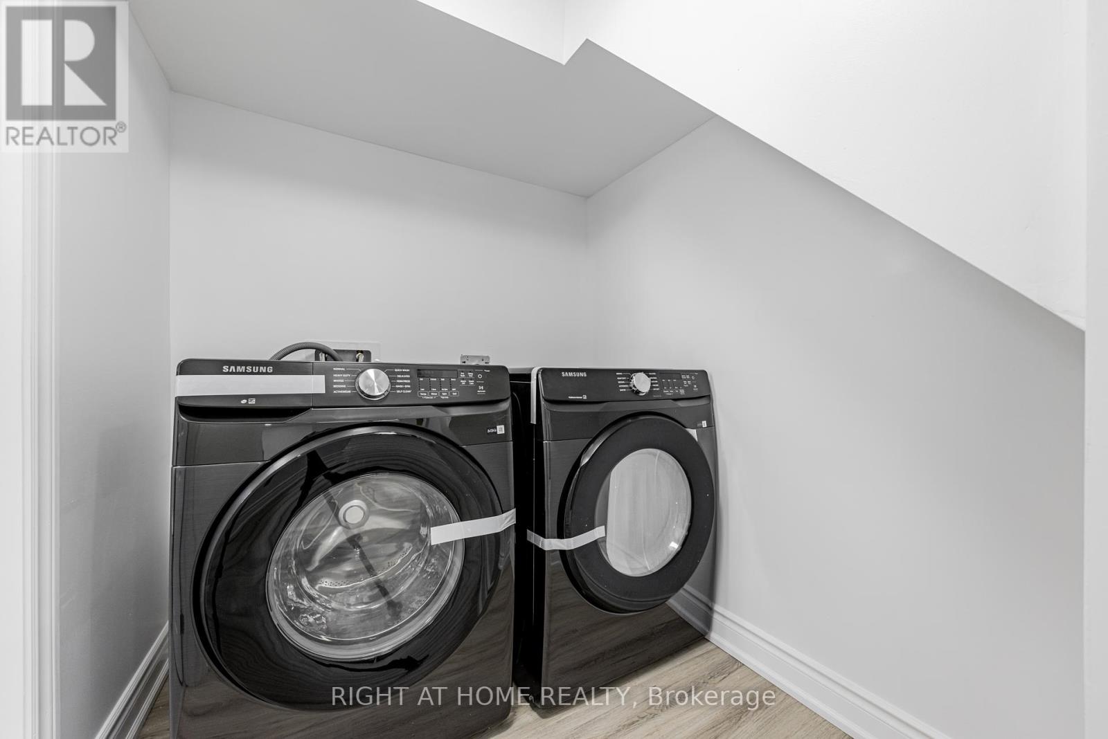 225 Essex- Basement Unit Avenue, Richmond Hill, Ontario  L4C 2C1 - Photo 6 - N12367761