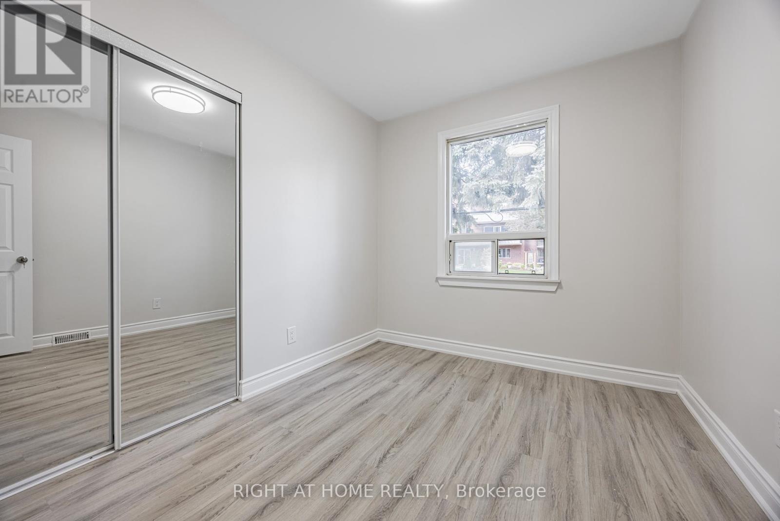 225 Essex Avenue, Richmond Hill, Ontario  L4C 2C1 - Photo 17 - N12367762