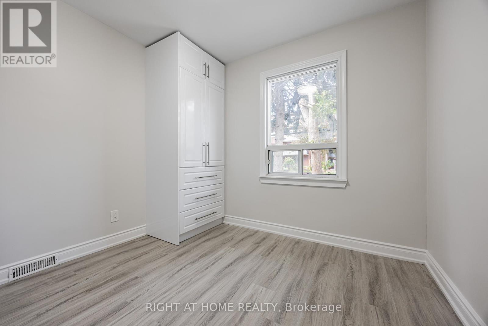 225 Essex Avenue, Richmond Hill, Ontario  L4C 2C1 - Photo 18 - N12367762