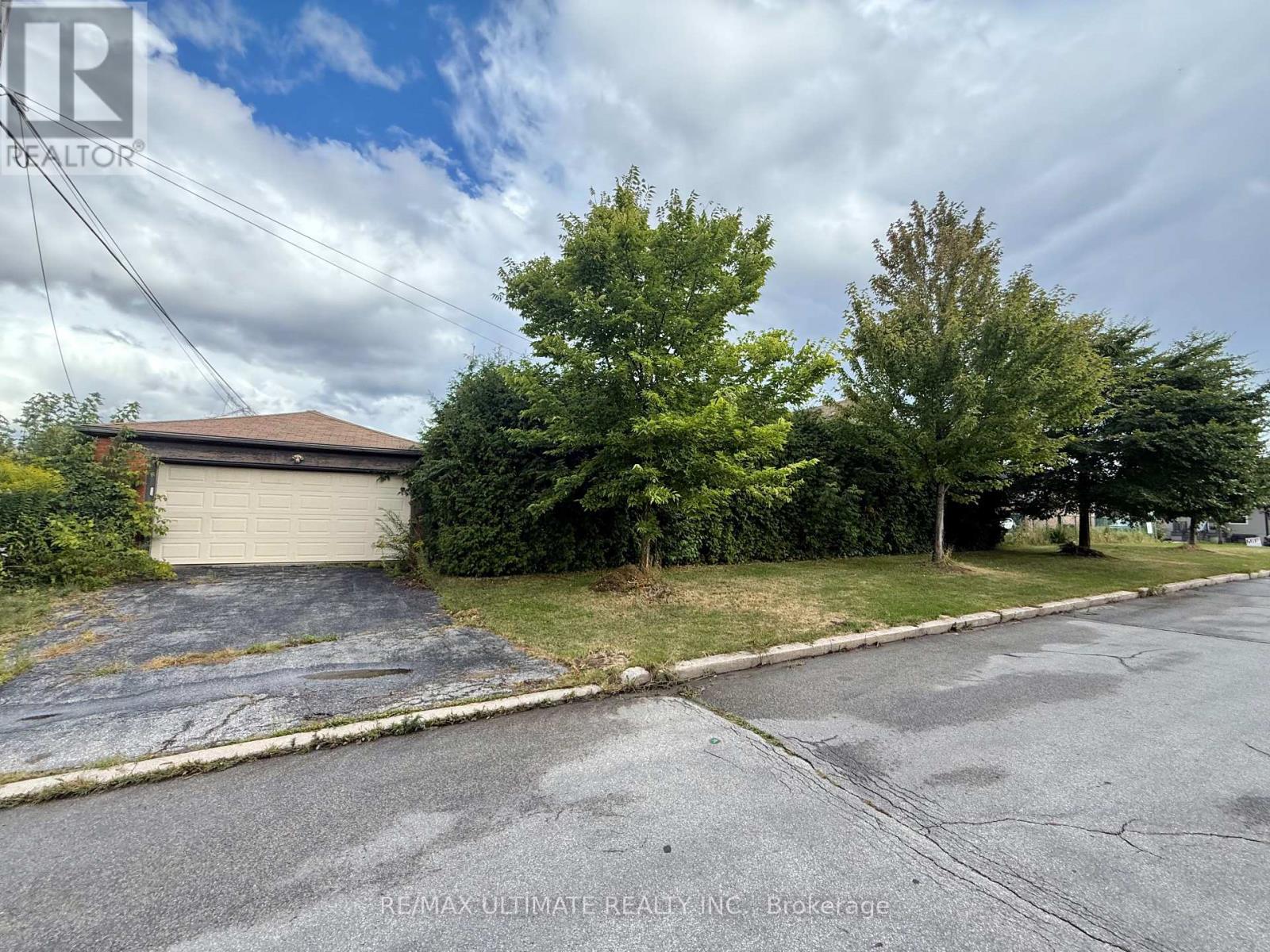 90 Glen Long Avenue, Toronto (Yorkdale-Glen Park), Ontario  M6B 2M3 - Photo 5 - W12367258