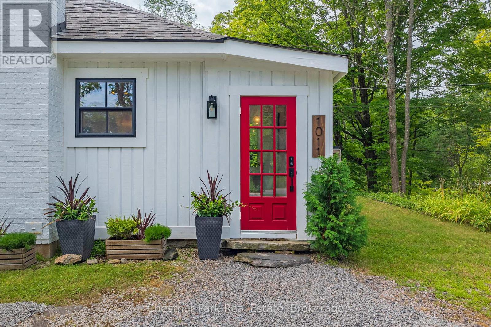 1011 United Church Road, Muskoka Lakes, Ontario  P0C 1H0 - Photo 2 - X12368631