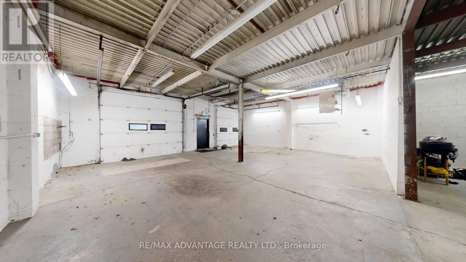 B - 527 South Street, London East, Ontario  N6B 1C4 - Photo 12 - X12368597