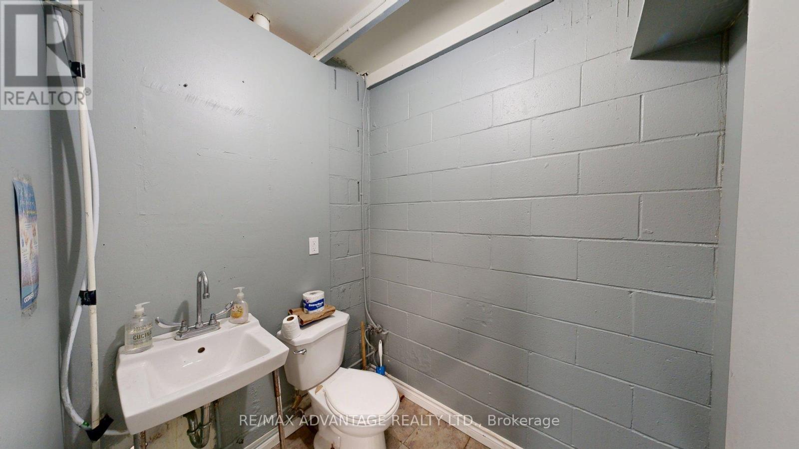 B - 527 South Street, London East, Ontario  N6B 1C4 - Photo 16 - X12368597