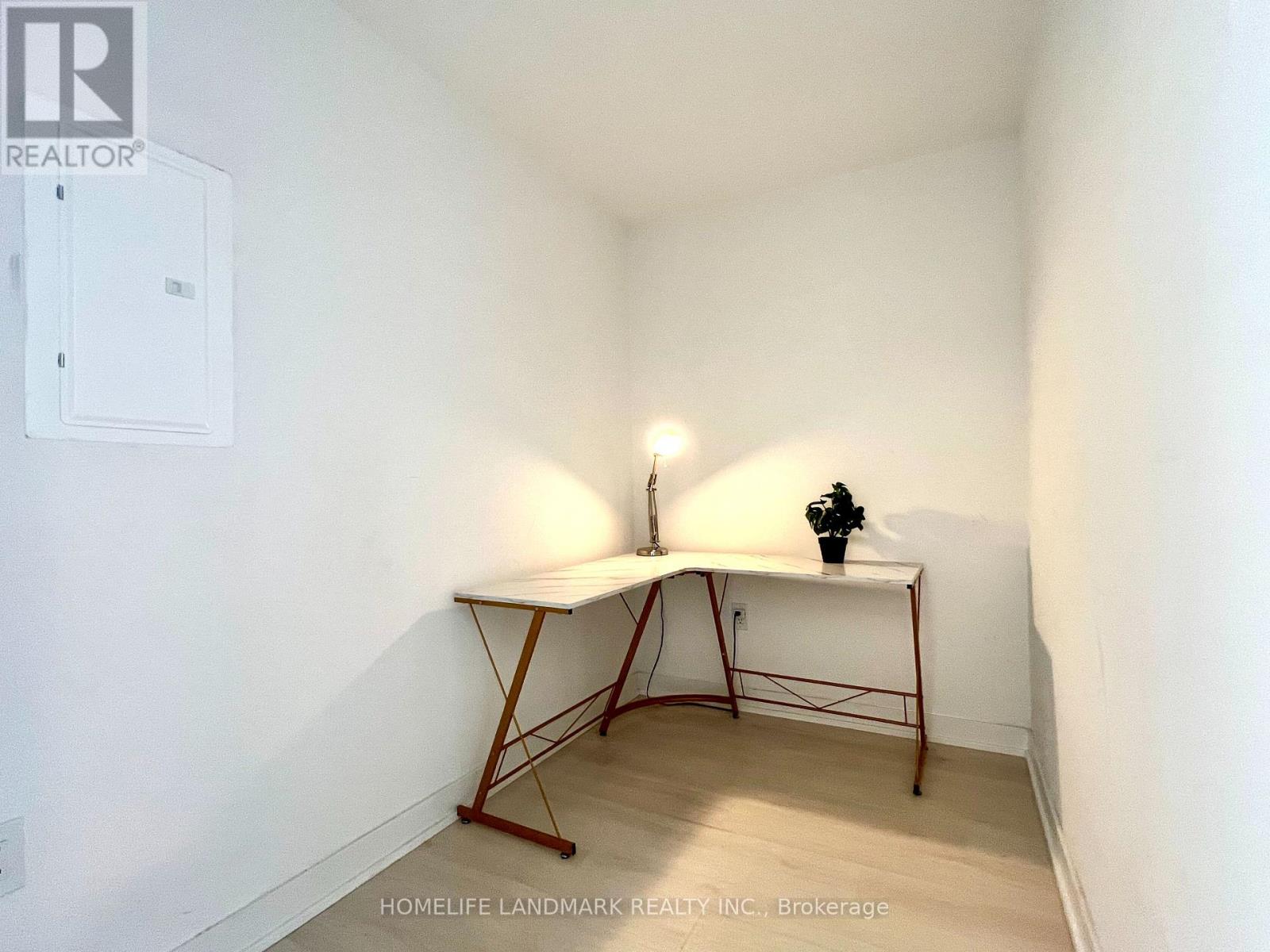 2312 - 3900 Confederation Parkway, Mississauga, Ontario  L5B 0M3 - Photo 4 - W12368519