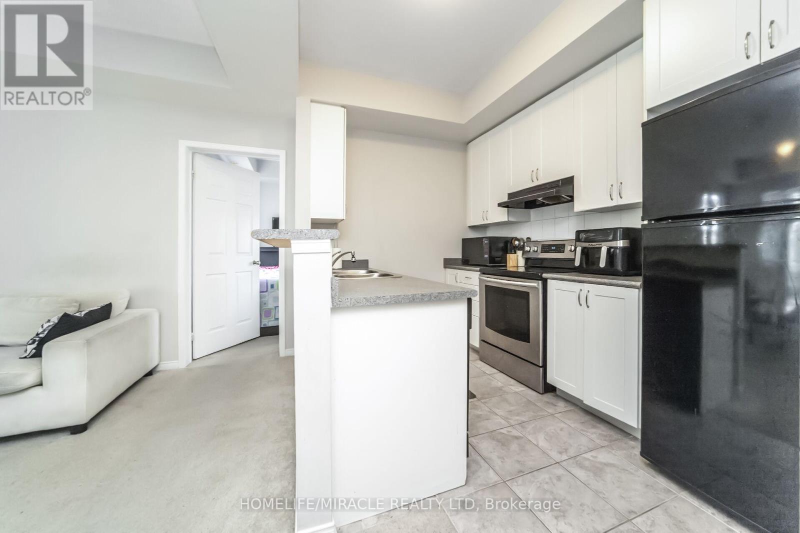 85 - 60 Fairwood Circle, Brampton (Sandringham-Wellington), Ontario  L6R 2B6 - Photo 10 - W12368540