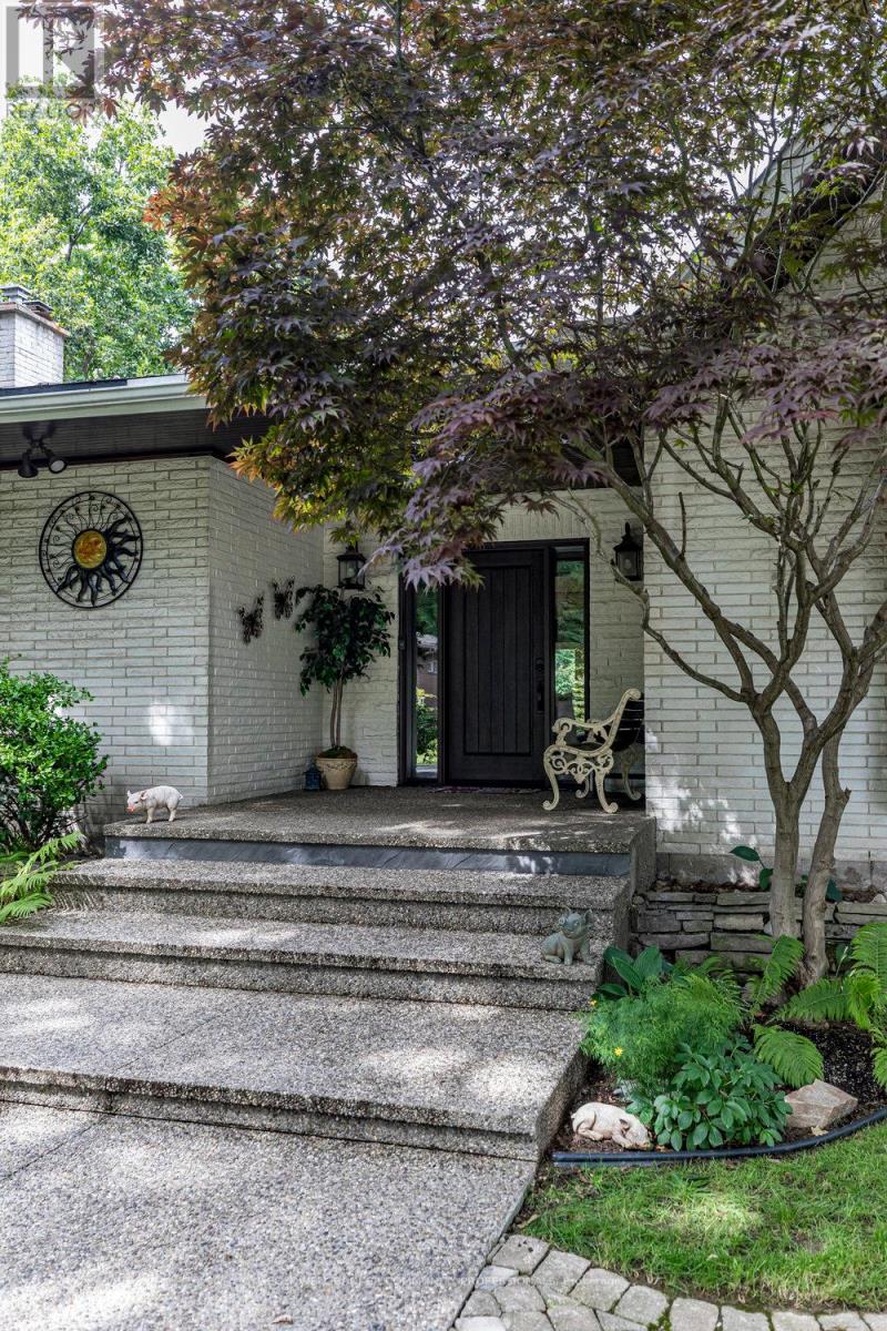 50 Braemar Place, Hamilton, Ontario  L9C 1E2 - Photo 2 - X12368494