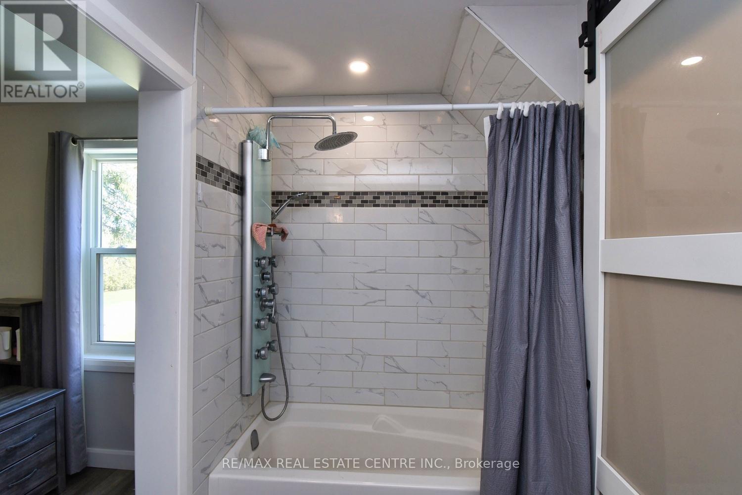 1364 Thompson Road E, Norfolk, Ontario  N0E 1Y0 - Photo 18 - X12368536