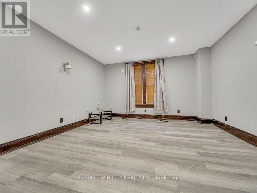561 Queen Street S, Kitchener, Ontario  N2G 1W9 - Photo 13 - X12368542