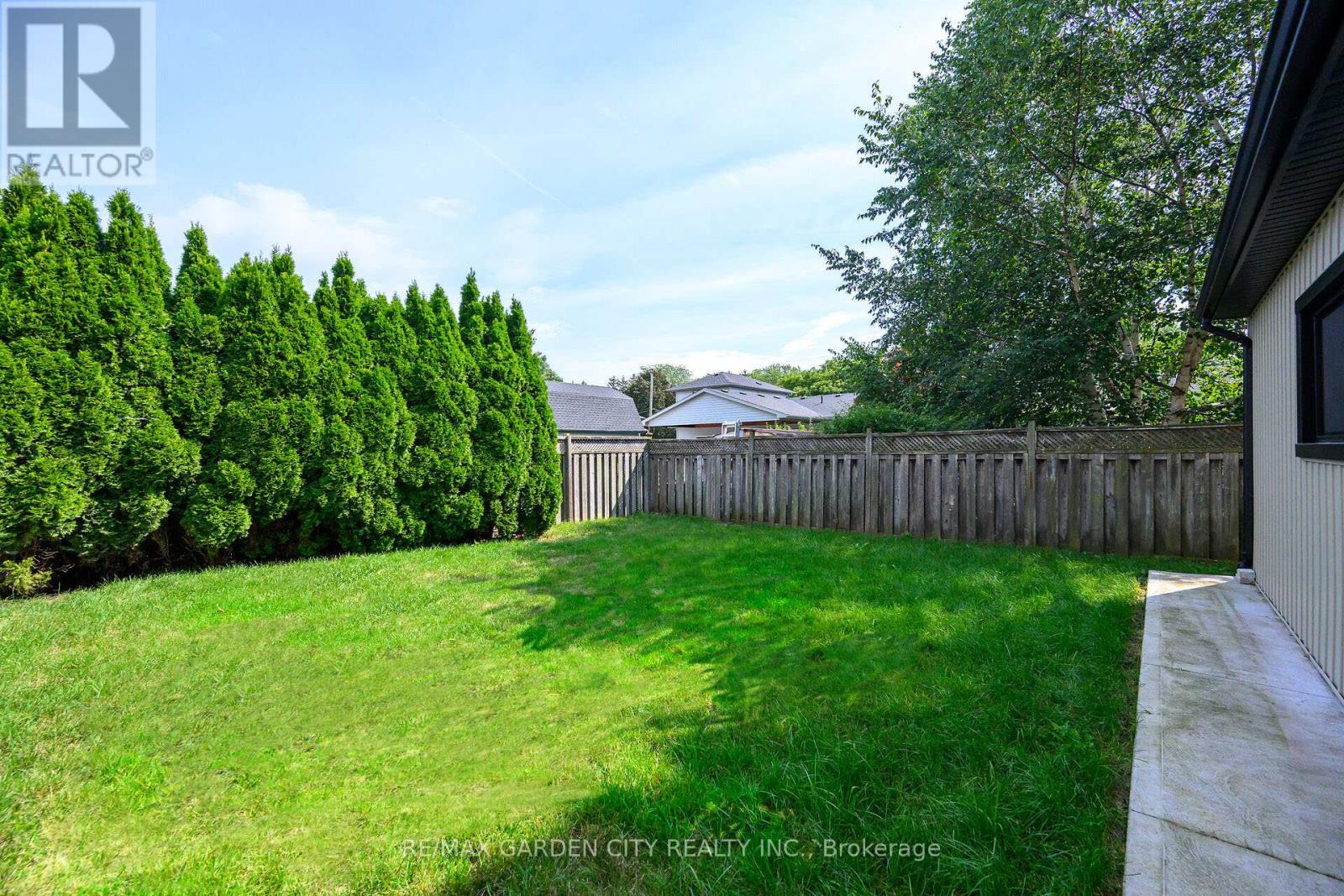 14 Marr Avenue, Grimsby, Ontario  L3M 2N7 - Photo 44 - X12368565