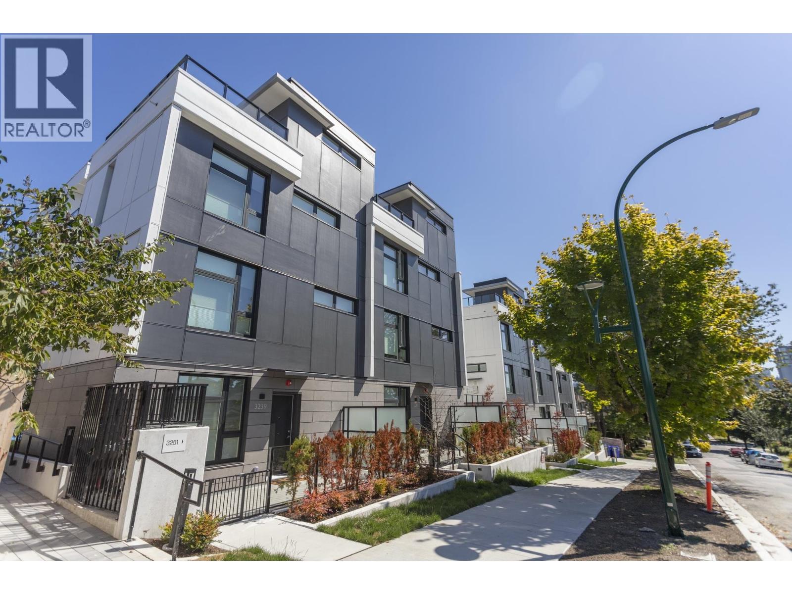 3249 CLIVE AVENUE, Vancouver, British Columbia
