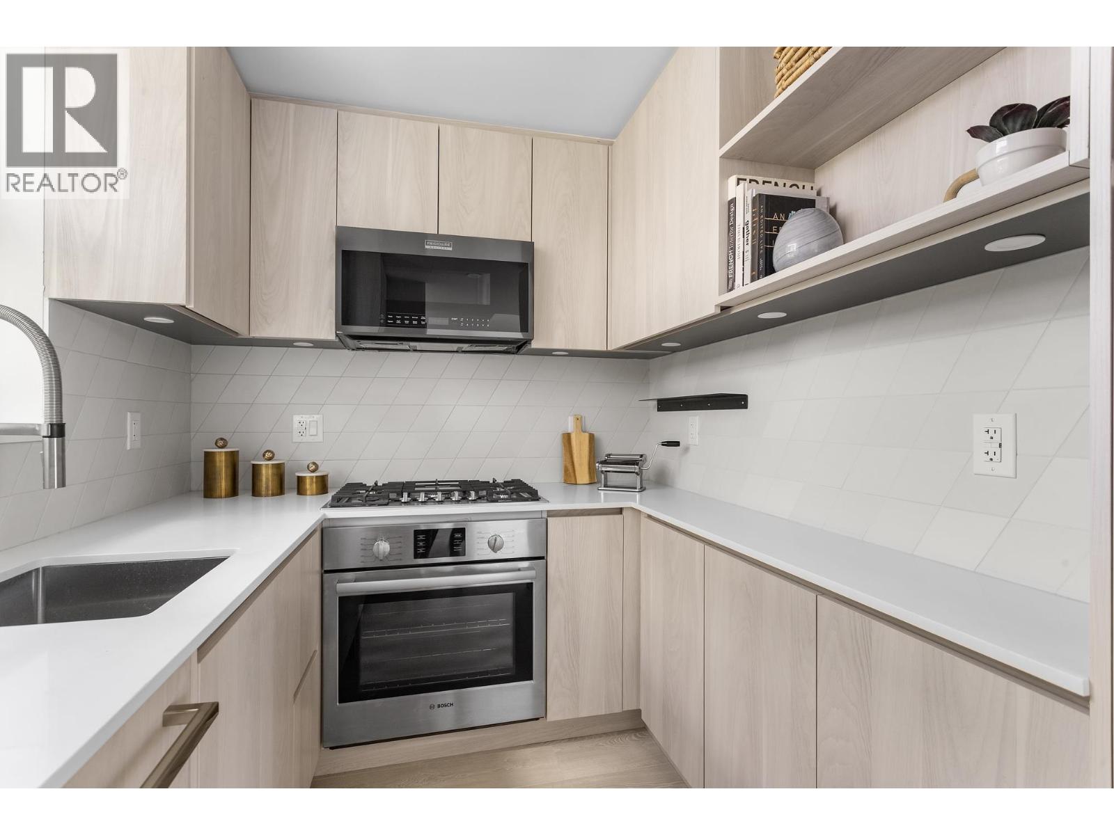 3249 Clive Avenue, Vancouver, British Columbia  V5R 4V3 - Photo 5 - R3040205