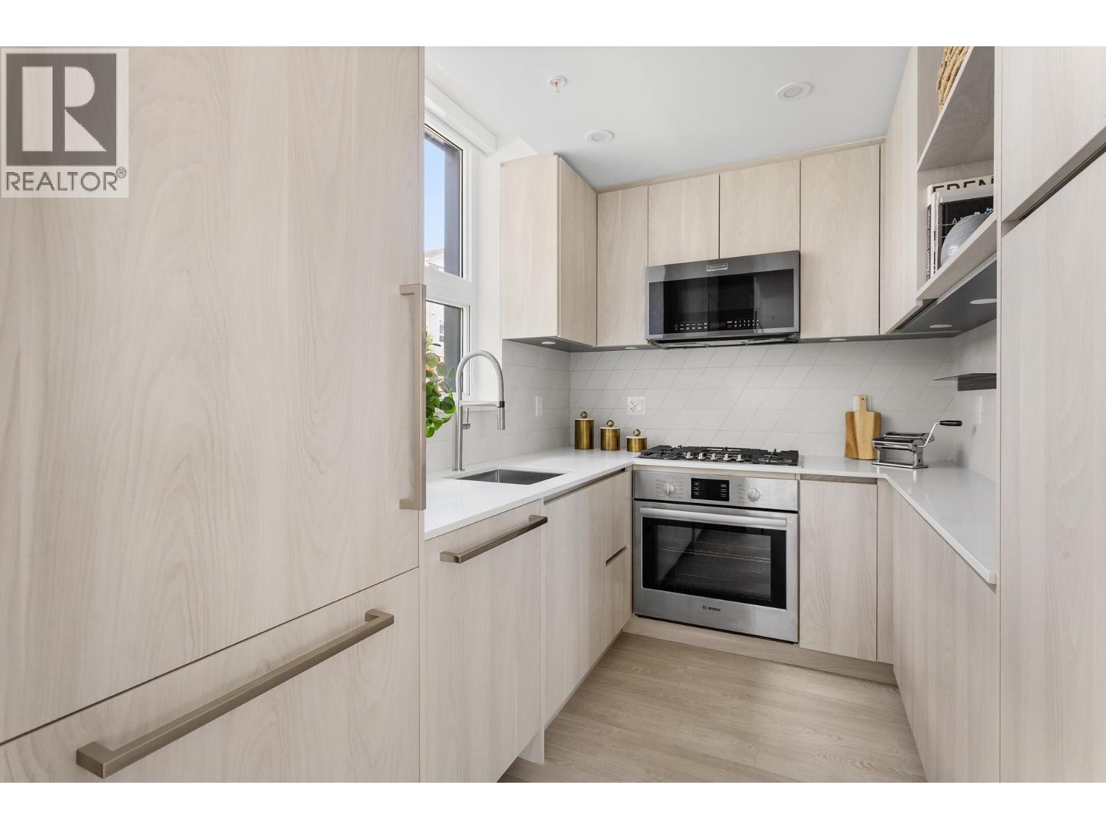 3249 Clive Avenue, Vancouver, British Columbia  V5R 4V3 - Photo 4 - R3040205