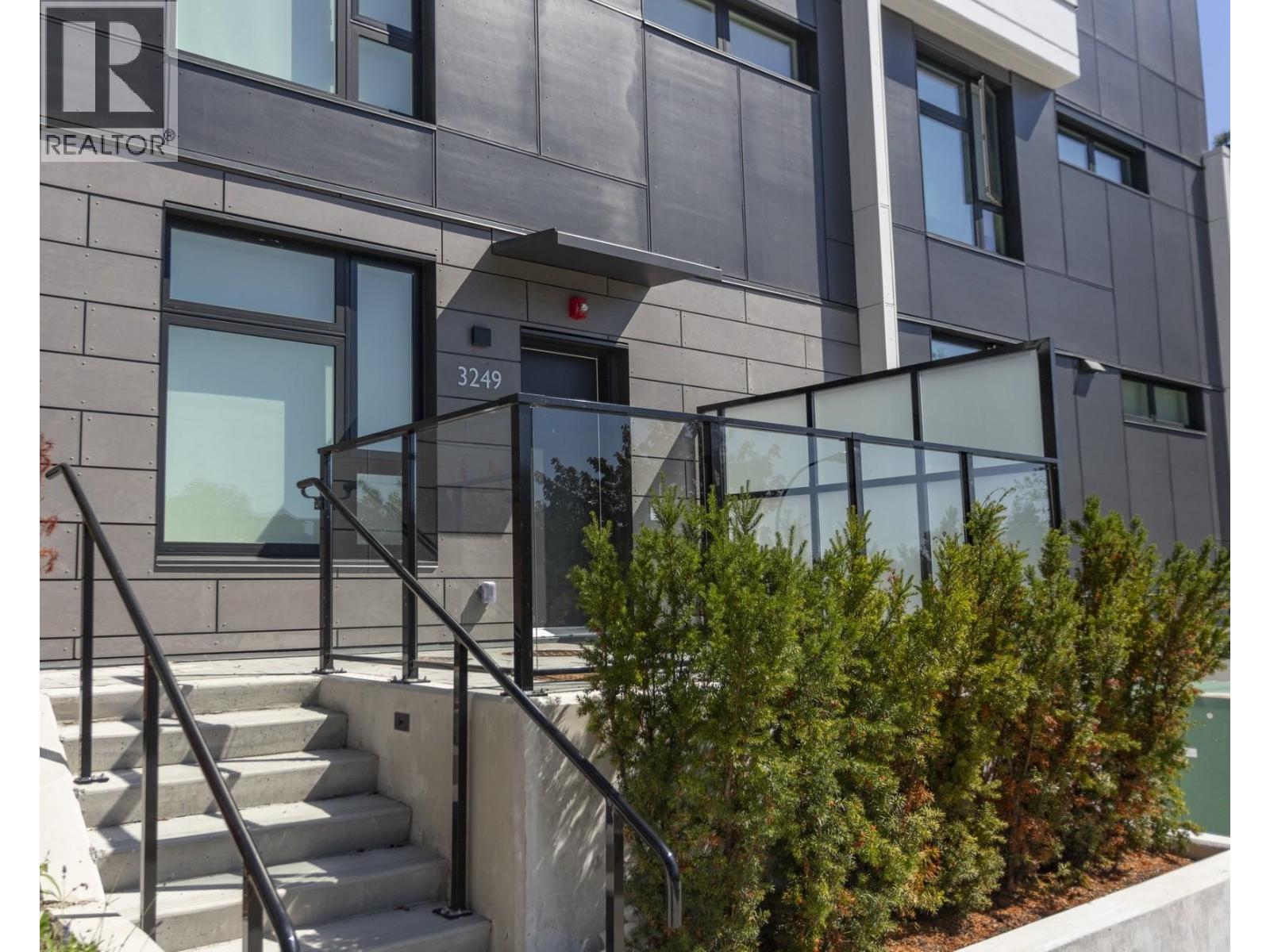 3249 Clive Avenue, Vancouver, British Columbia  V5R 4V3 - Photo 2 - R3040205