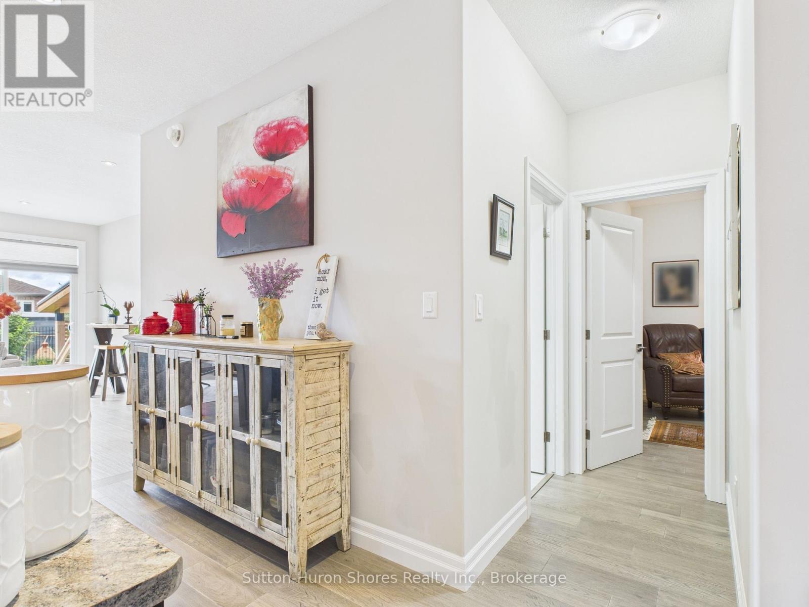 404 Devonshire Road, Saugeen Shores, Ontario  N0H 2C3 - Photo 11 - X12368718