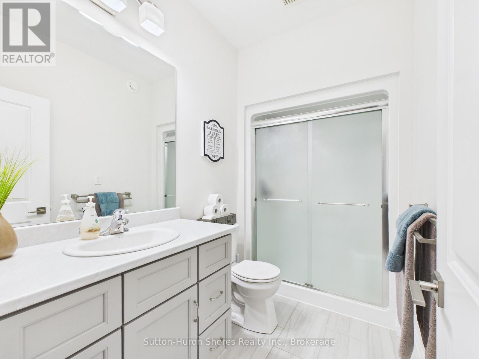 404 Devonshire Road, Saugeen Shores, Ontario  N0H 2C3 - Photo 12 - X12368718