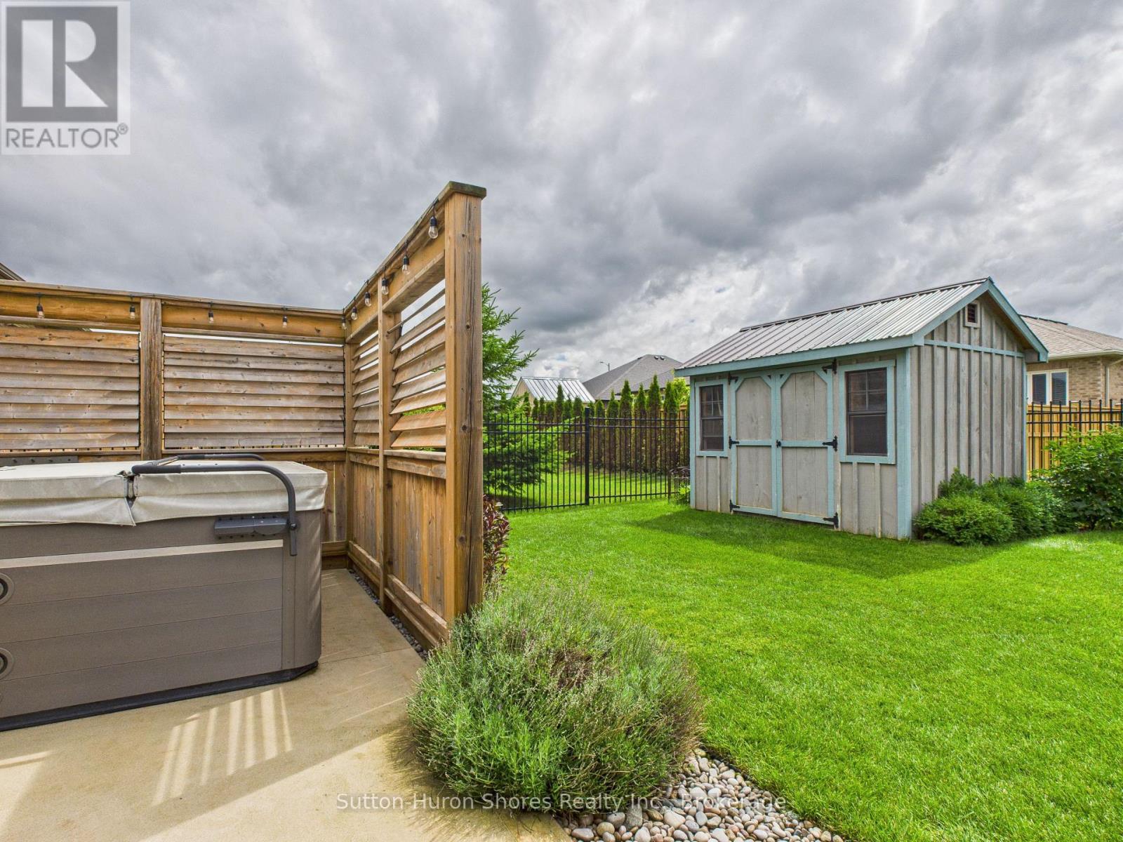 404 Devonshire Road, Saugeen Shores, Ontario  N0H 2C3 - Photo 23 - X12368718
