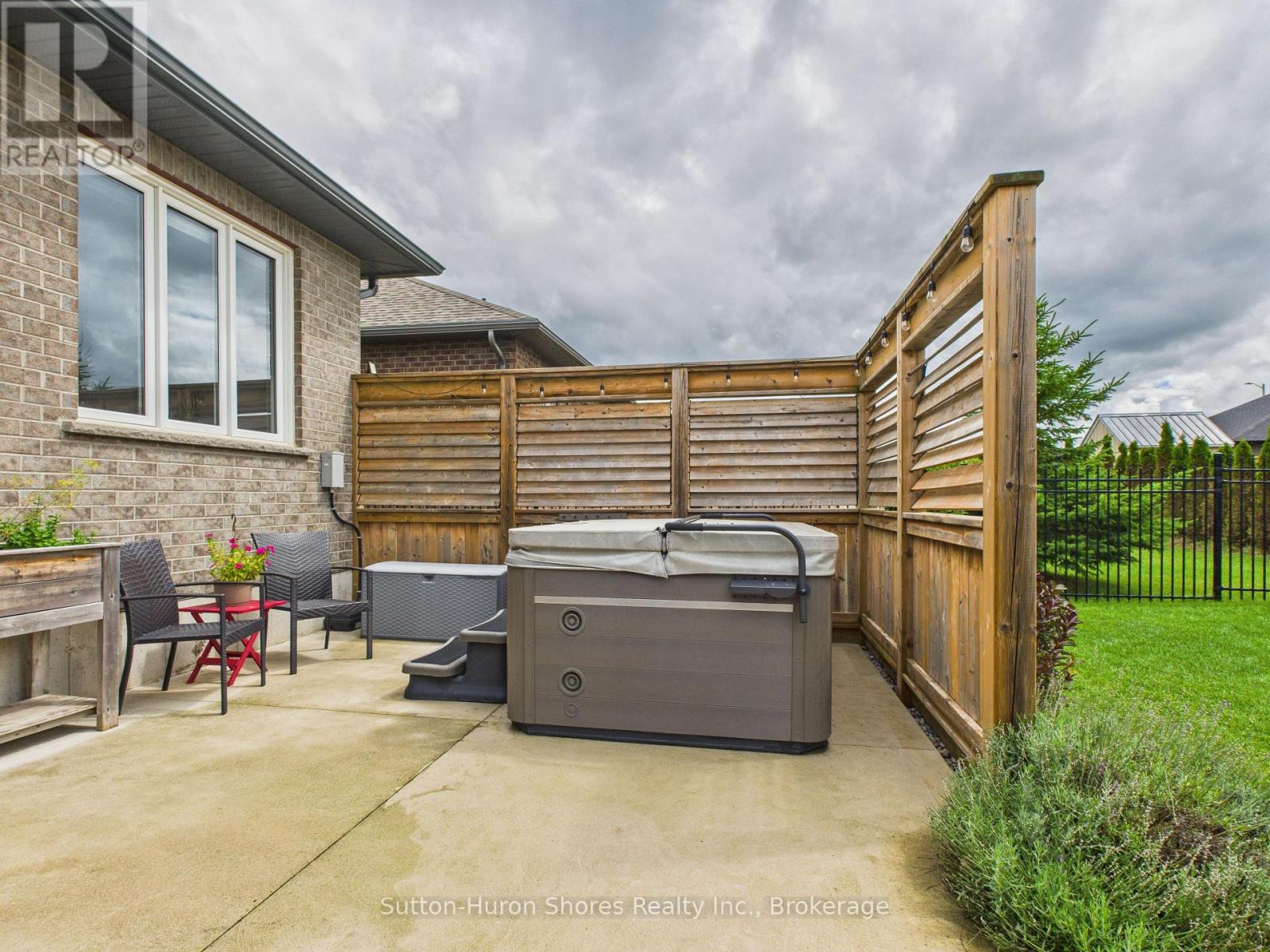 404 Devonshire Road, Saugeen Shores, Ontario  N0H 2C3 - Photo 24 - X12368718