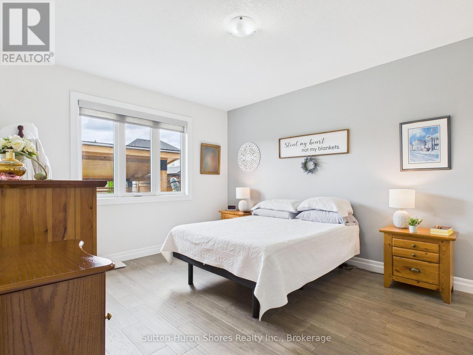 404 Devonshire Road, Saugeen Shores, Ontario  N0H 2C3 - Photo 26 - X12368718
