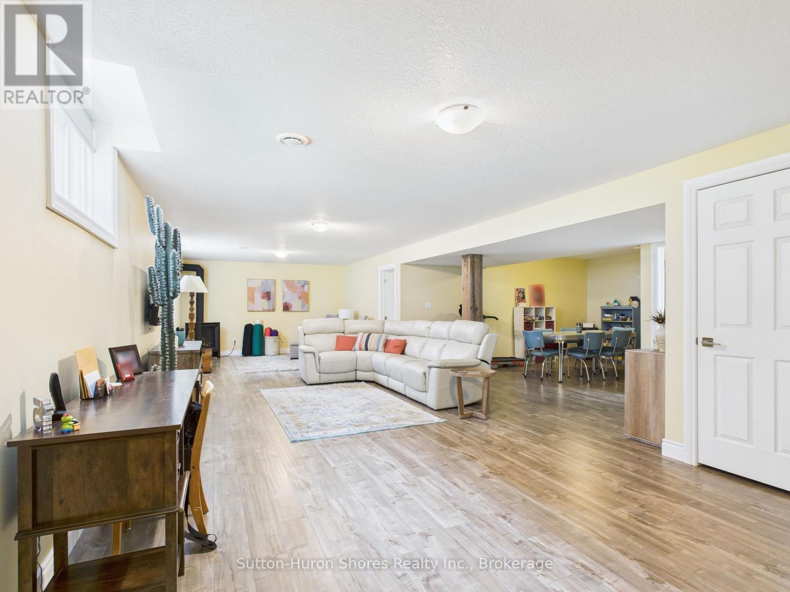 404 Devonshire Road, Saugeen Shores, Ontario  N0H 2C3 - Photo 30 - X12368718