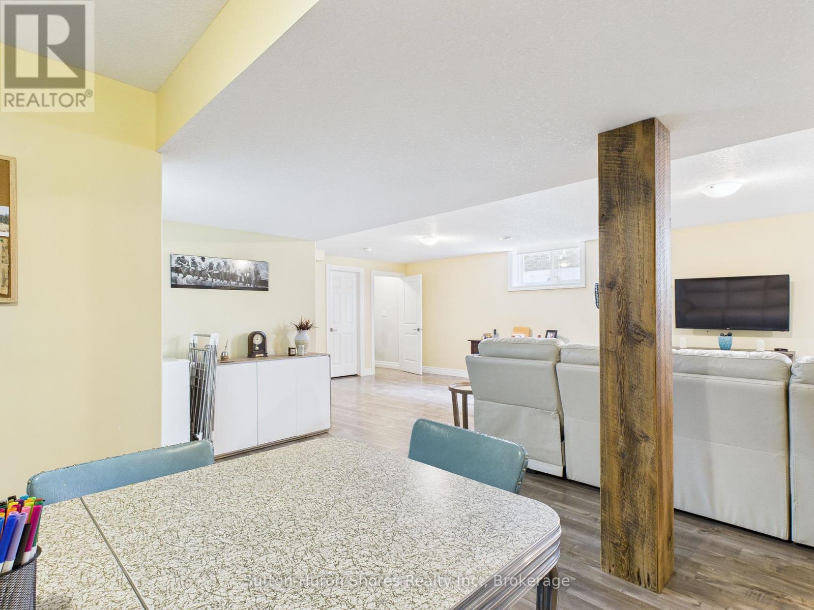 404 Devonshire Road, Saugeen Shores, Ontario  N0H 2C3 - Photo 33 - X12368718