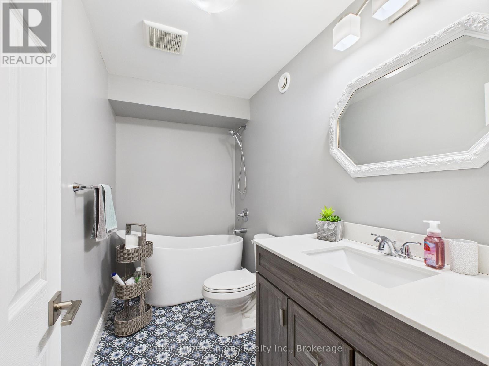 404 Devonshire Road, Saugeen Shores, Ontario  N0H 2C3 - Photo 38 - X12368718