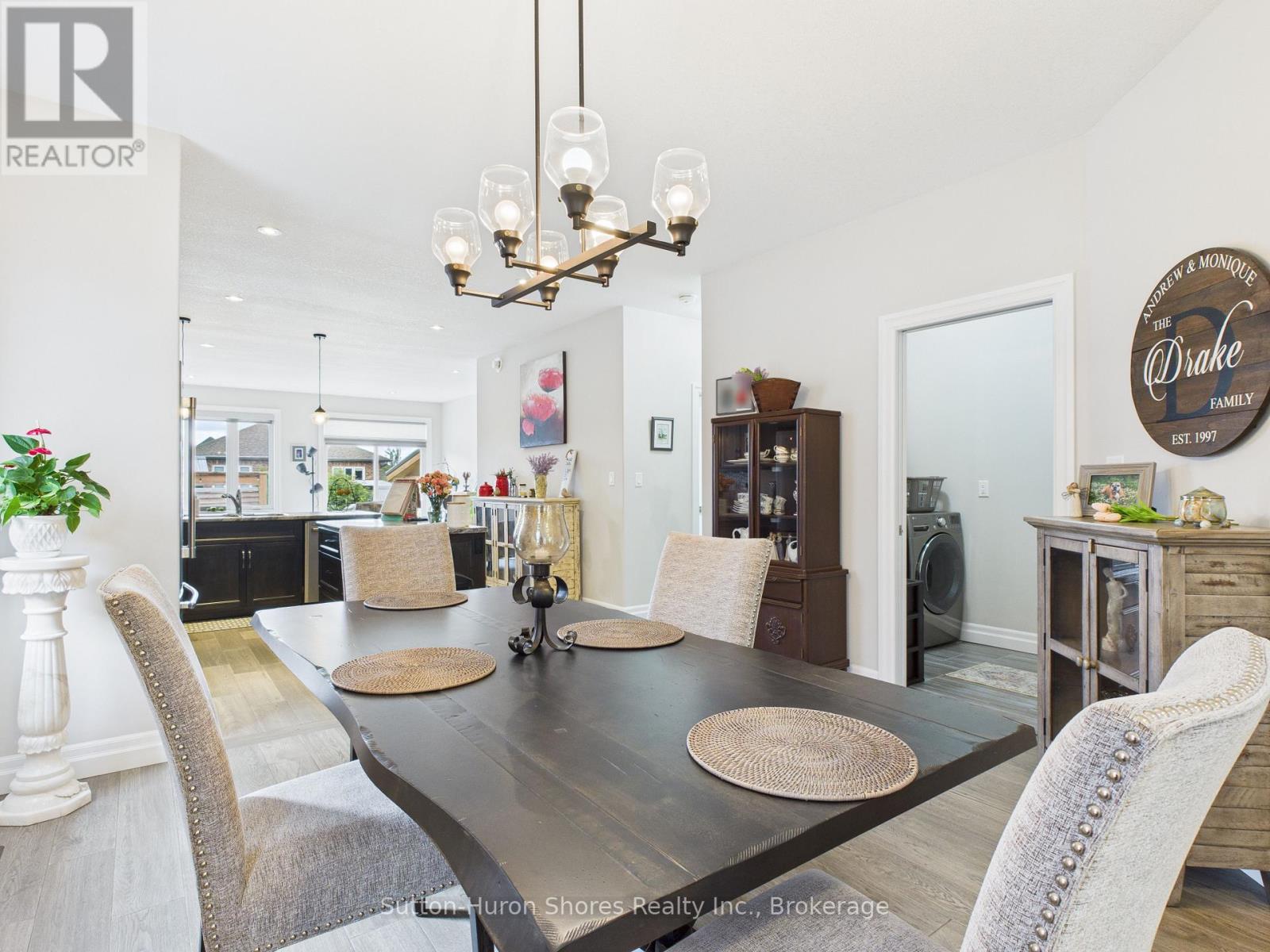 404 Devonshire Road, Saugeen Shores, Ontario  N0H 2C3 - Photo 6 - X12368718