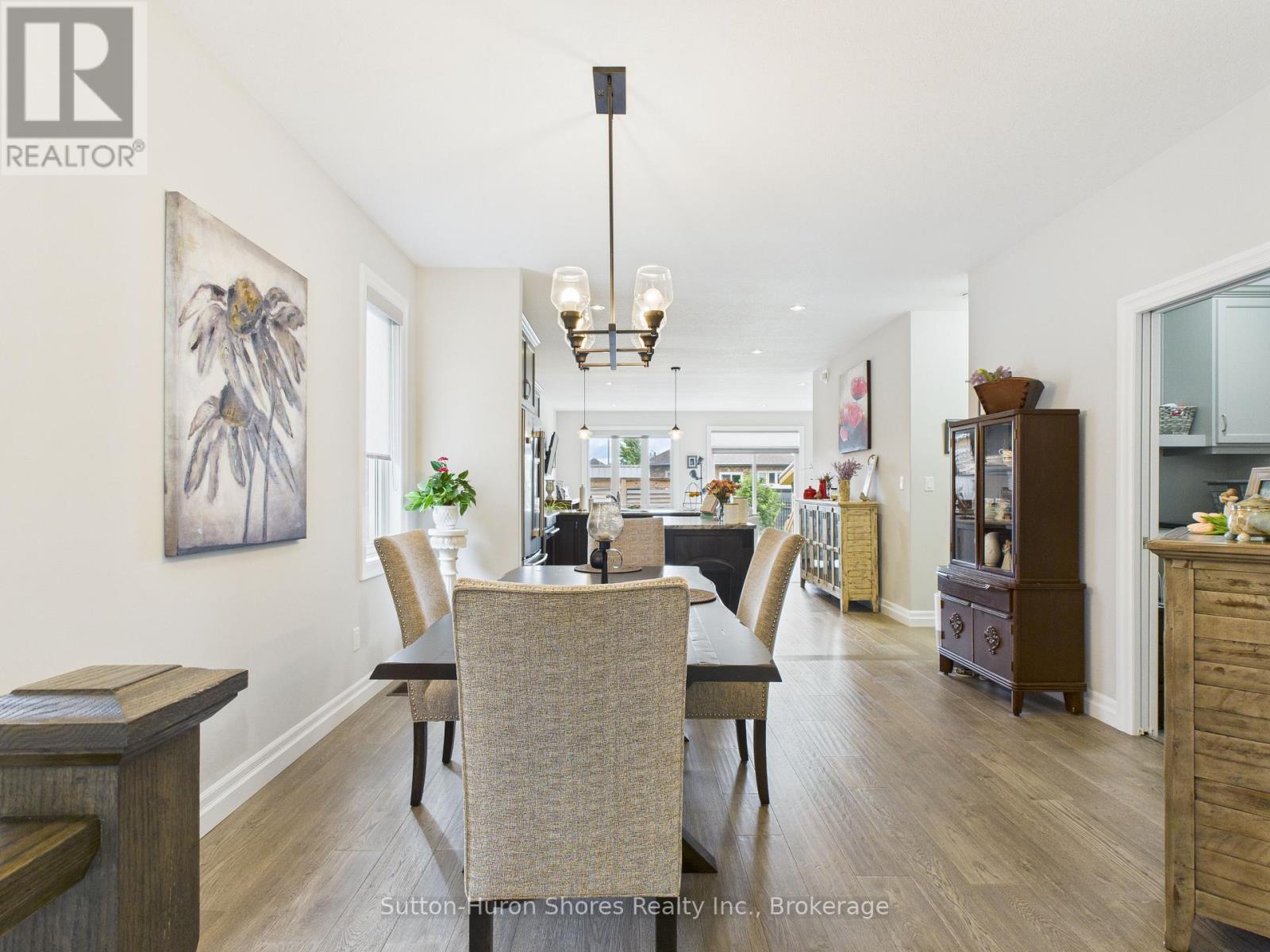 404 Devonshire Road, Saugeen Shores, Ontario  N0H 2C3 - Photo 8 - X12368718