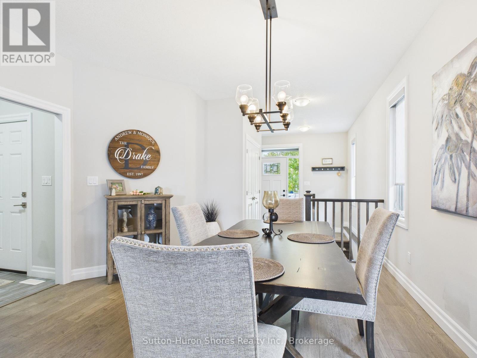 404 Devonshire Road, Saugeen Shores, Ontario  N0H 2C3 - Photo 9 - X12368718