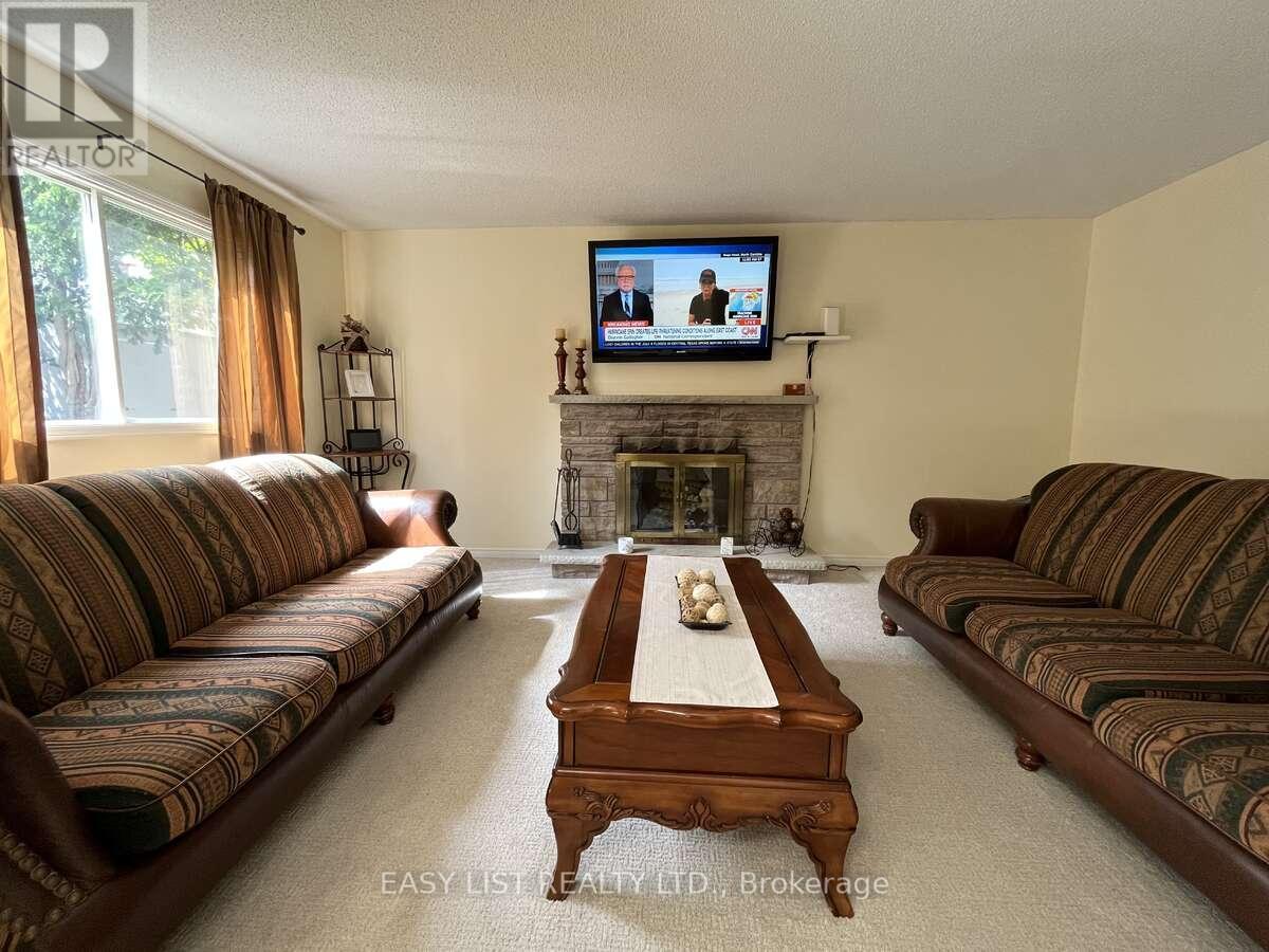 102 Burwell Crescent, Markham, Ontario  L3P 6V1 - Photo 11 - N12368598