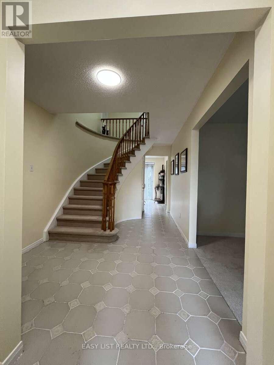 102 Burwell Crescent, Markham, Ontario  L3P 6V1 - Photo 3 - N12368598