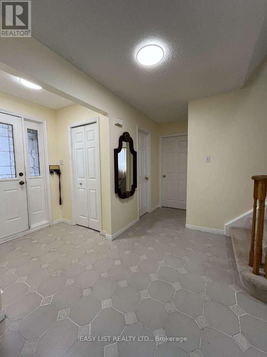 102 Burwell Crescent, Markham, Ontario  L3P 6V1 - Photo 4 - N12368598