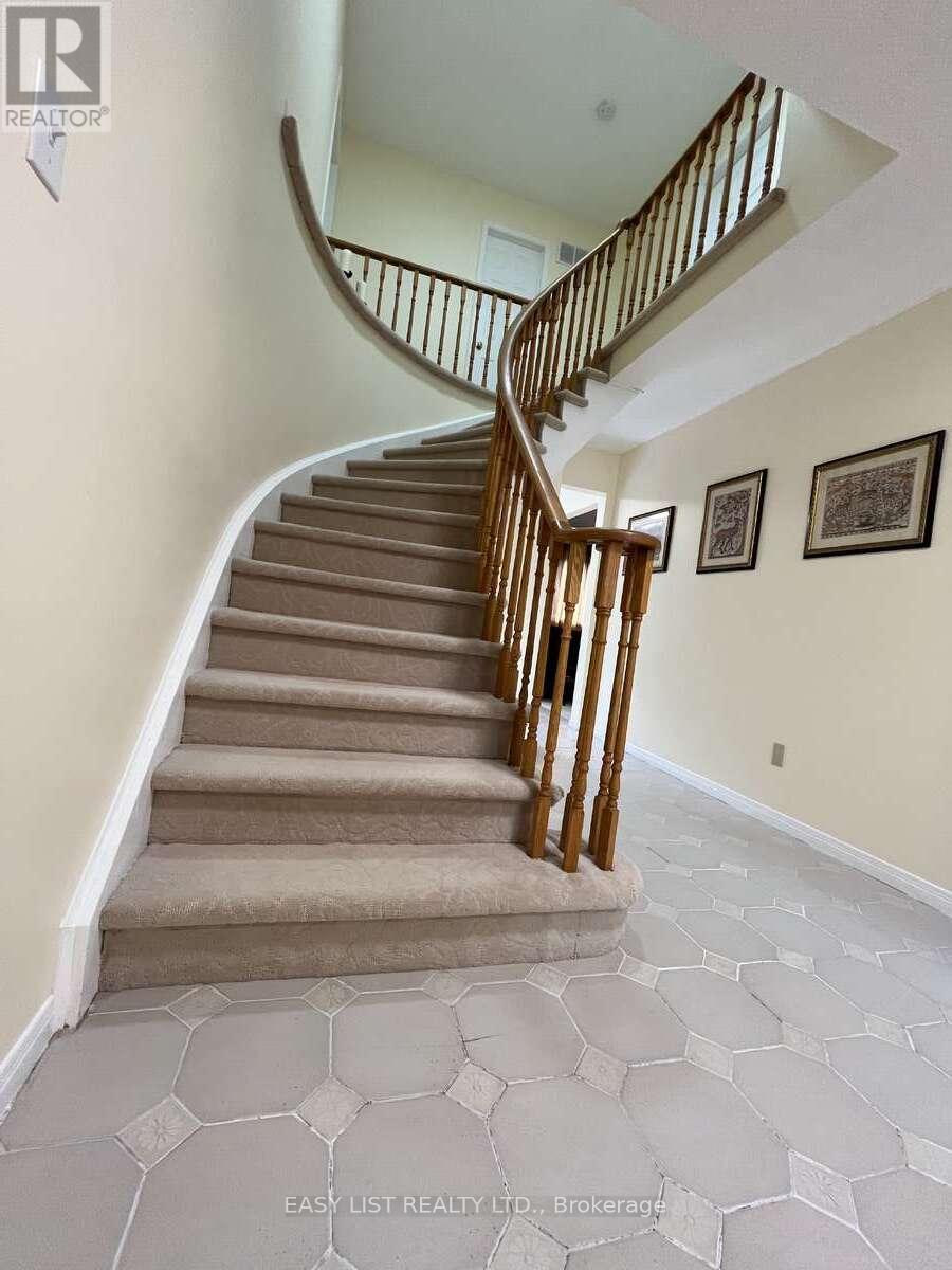 102 Burwell Crescent, Markham, Ontario  L3P 6V1 - Photo 5 - N12368598