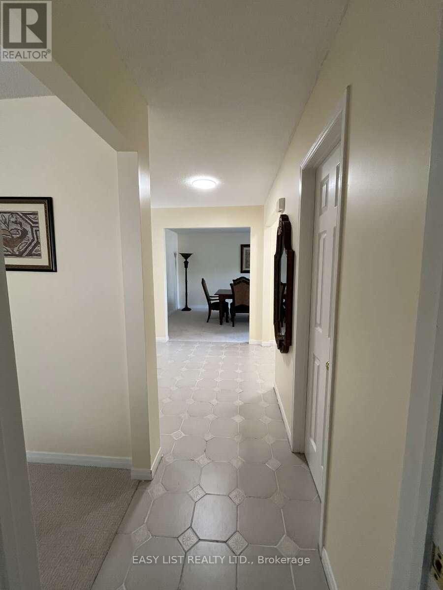 102 Burwell Crescent, Markham, Ontario  L3P 6V1 - Photo 7 - N12368598