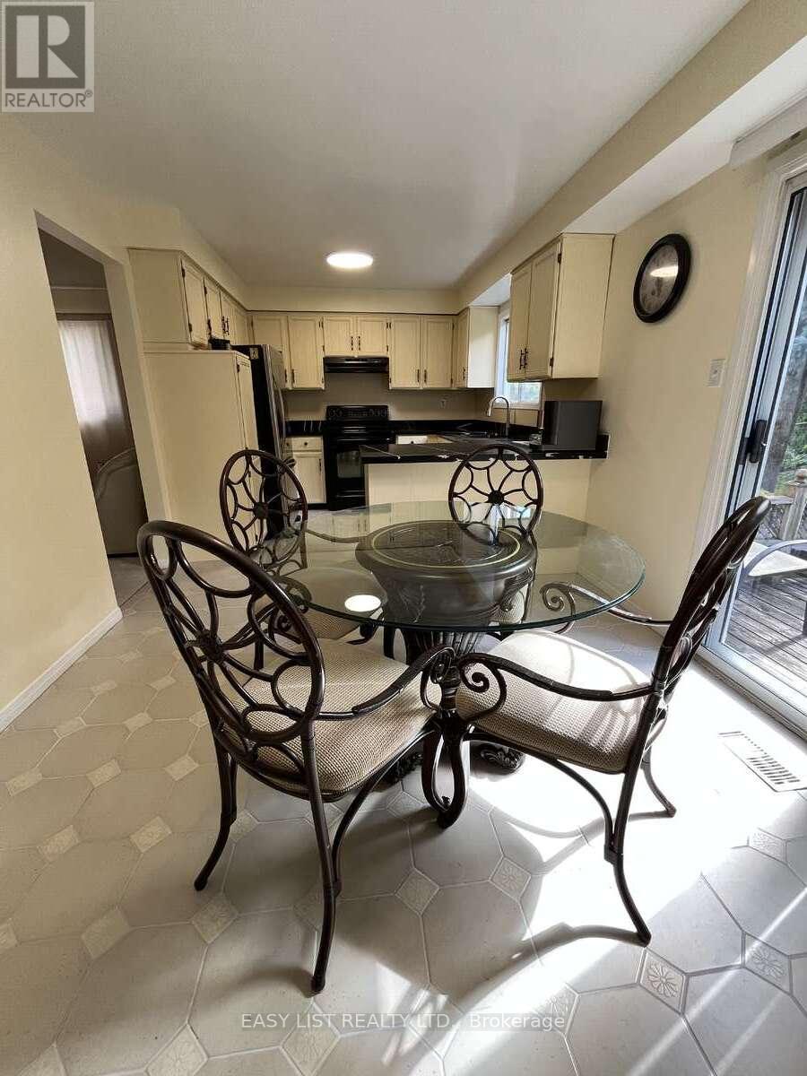 102 Burwell Crescent, Markham, Ontario  L3P 6V1 - Photo 8 - N12368598