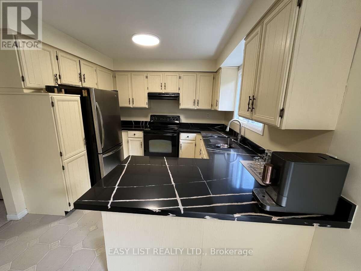 102 Burwell Crescent, Markham, Ontario  L3P 6V1 - Photo 9 - N12368598